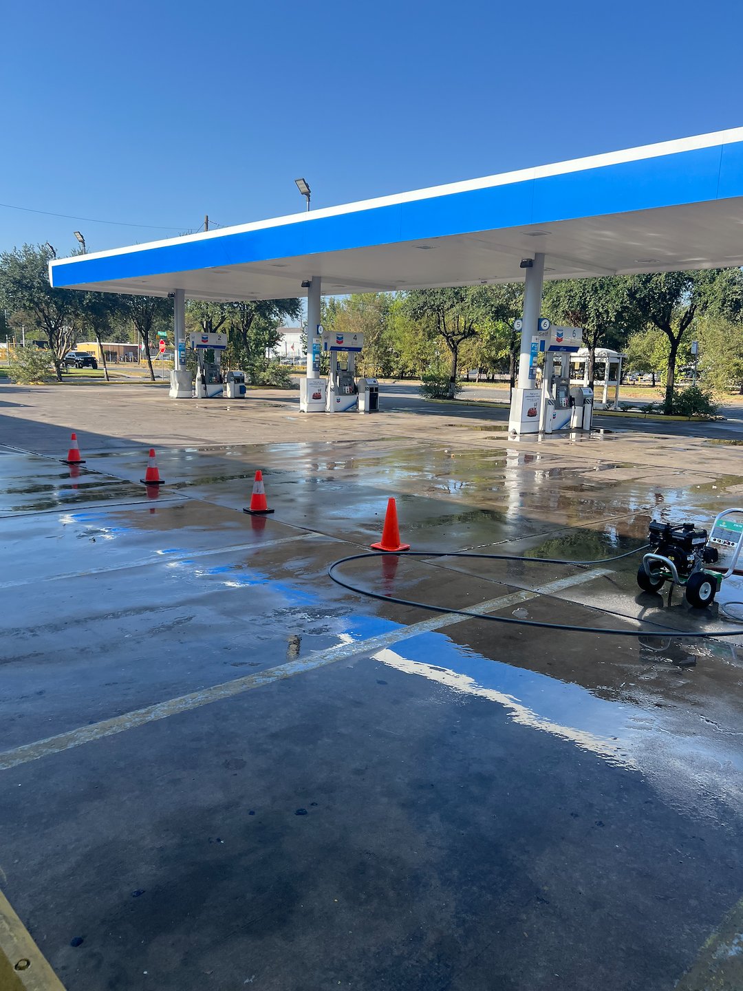 Pressure washing,softwashing,hot water friendswood tx 